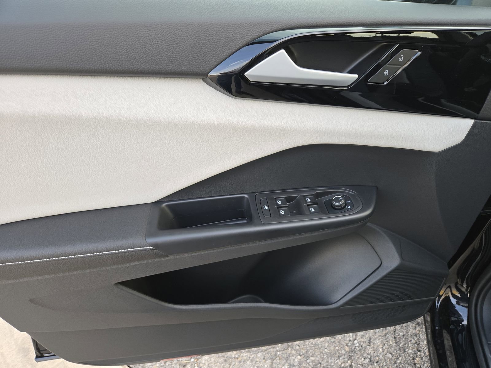 New 2026 Volkswagen Taos S image 18