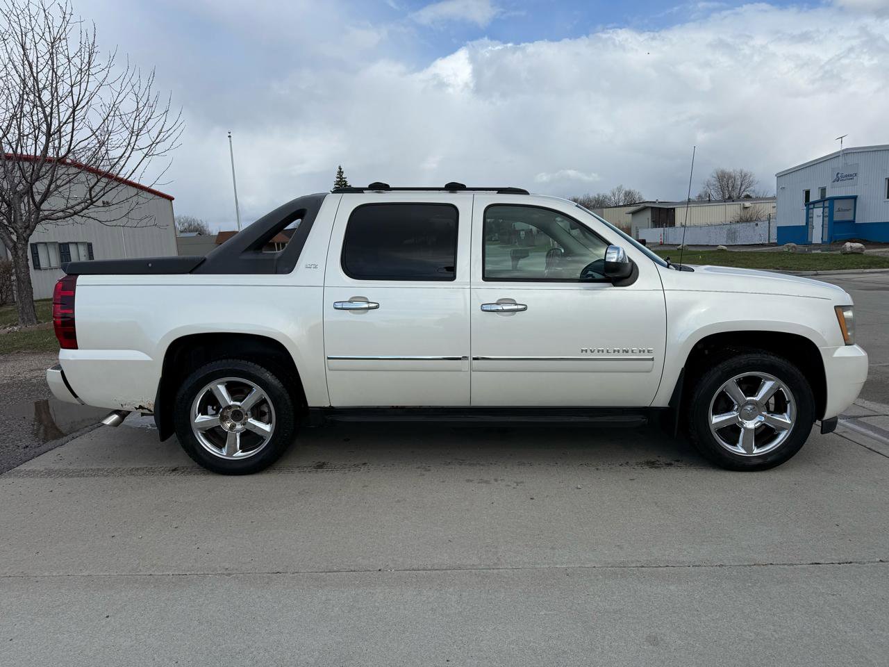 Used 2011 Chevrolet Avalanche LTZ image 4