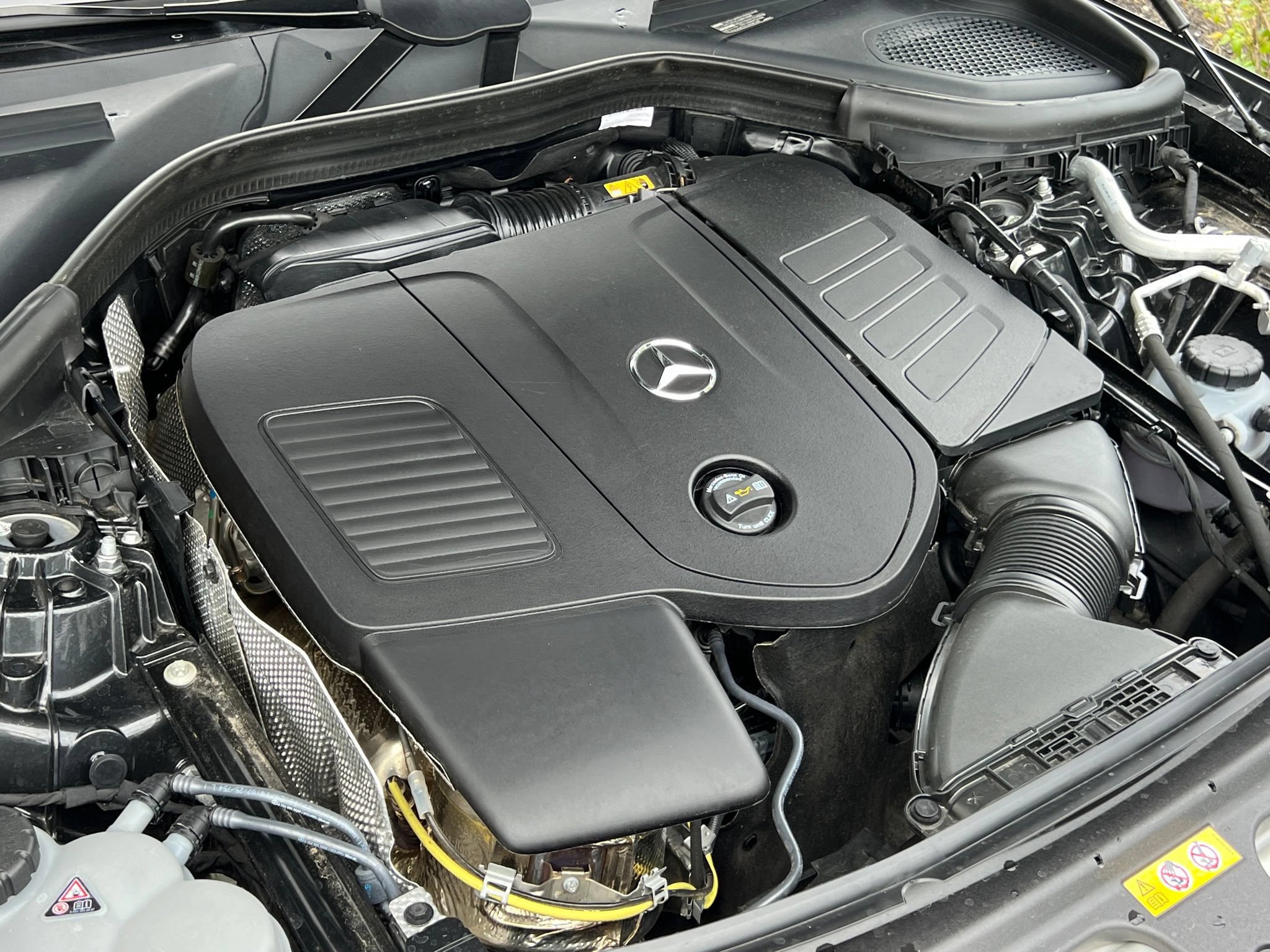 Used 2025 Mercedes-Benz GLC 300 4MATIC image 34