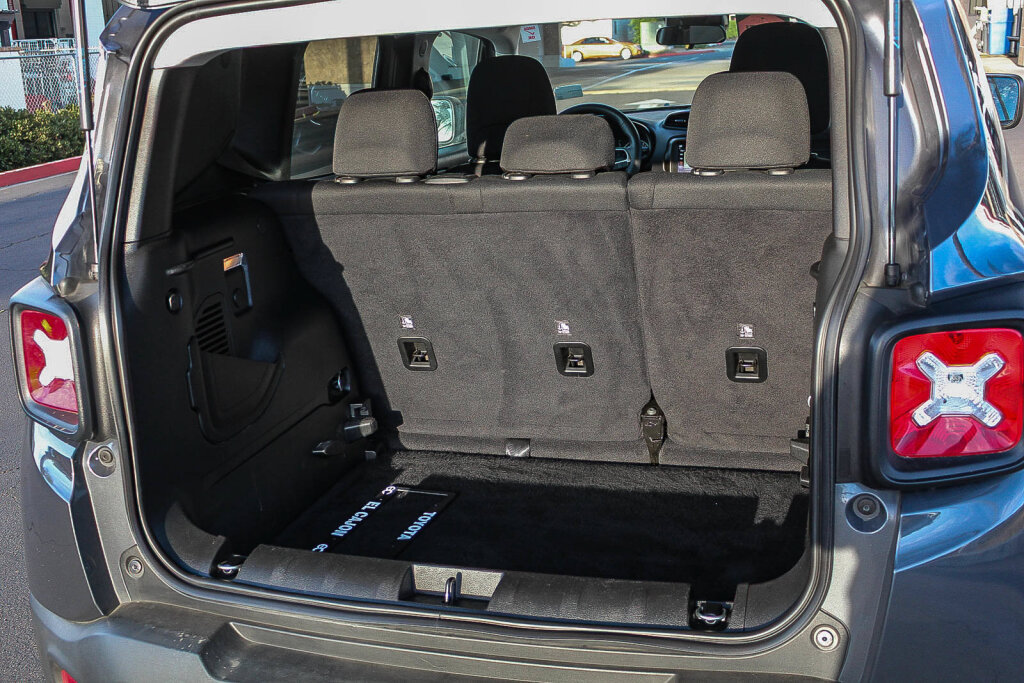 Used 2023 Jeep Renegade Latitude AWD/4WD image 18