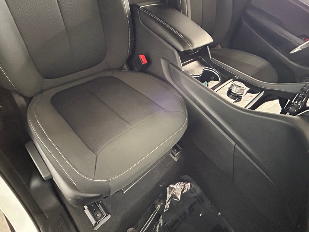 Used 2025 Jeep Grand Cherokee L Laredo image 35