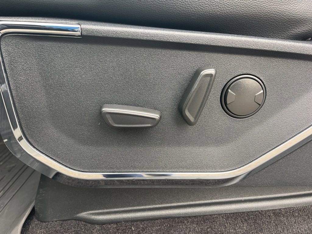 Used 2022 Ford F150 Lariat image 11