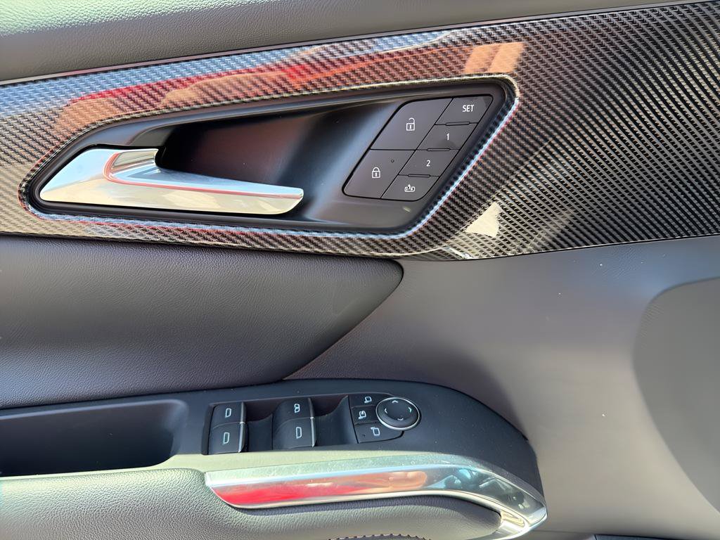 Used 2025 Chevrolet Traverse High Country FWD image 9