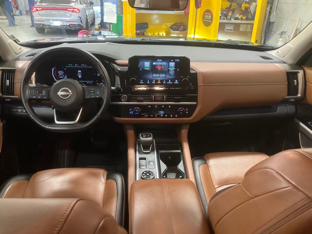 Used 2023 Nissan Pathfinder Platinum AWD/4WD image 10