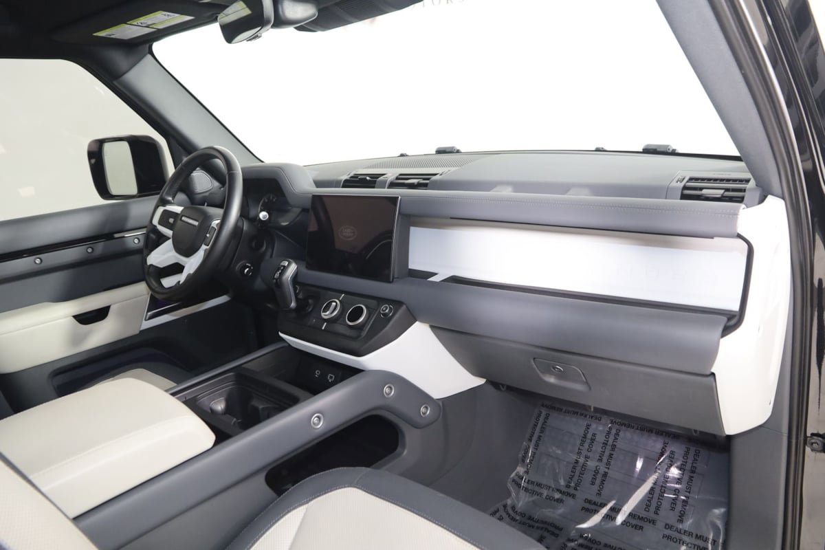 Used 2023 Land Rover Defender 90 X-Dynamic SE AWD/4WD image 45