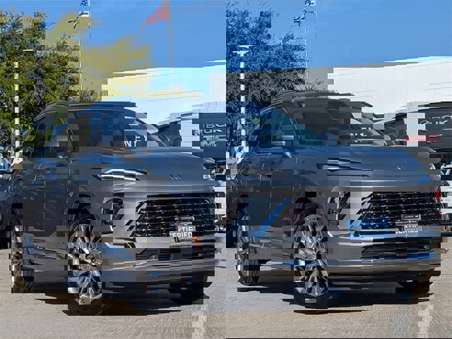 Certified 2025 Buick Envision Avenir image 2