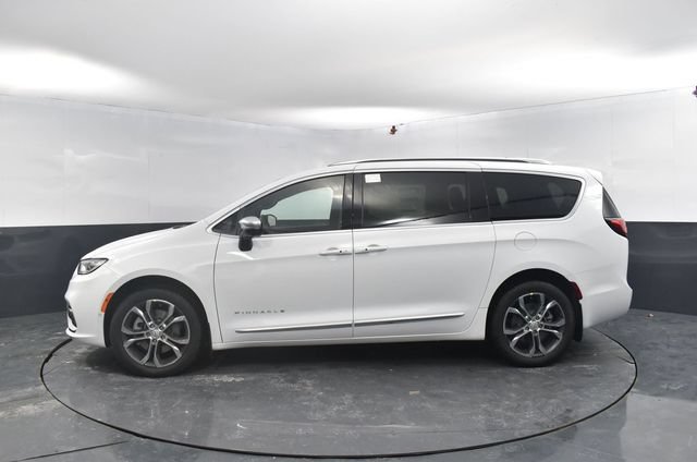 New 2026 Chrysler Pacifica Pinnacle w/ Trailer Tow Group AWD/4WD image 5