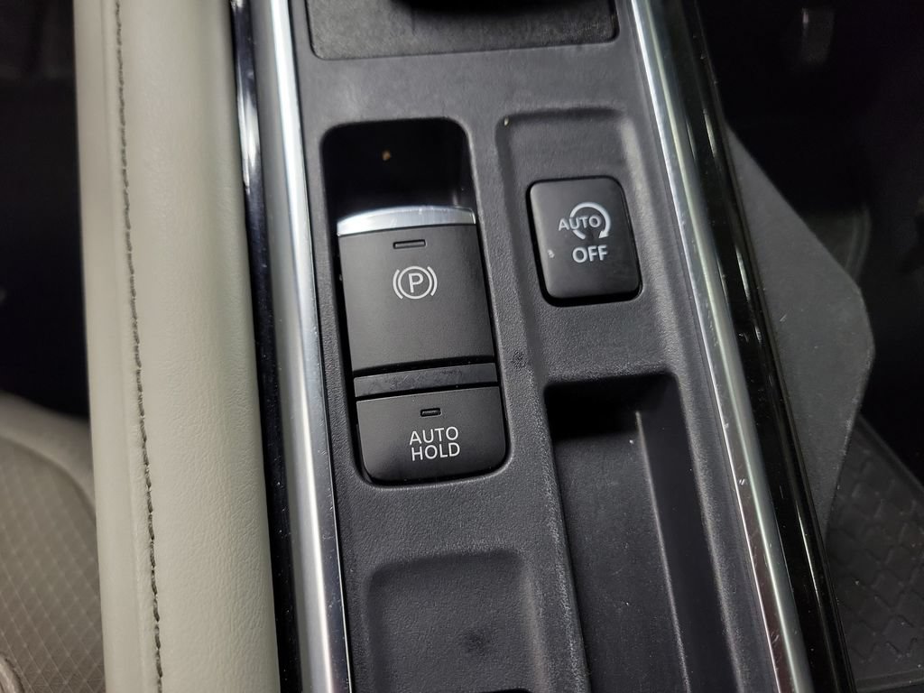 Used 2024 Nissan Pathfinder SL w/ Black Appearance Package FWD image 18