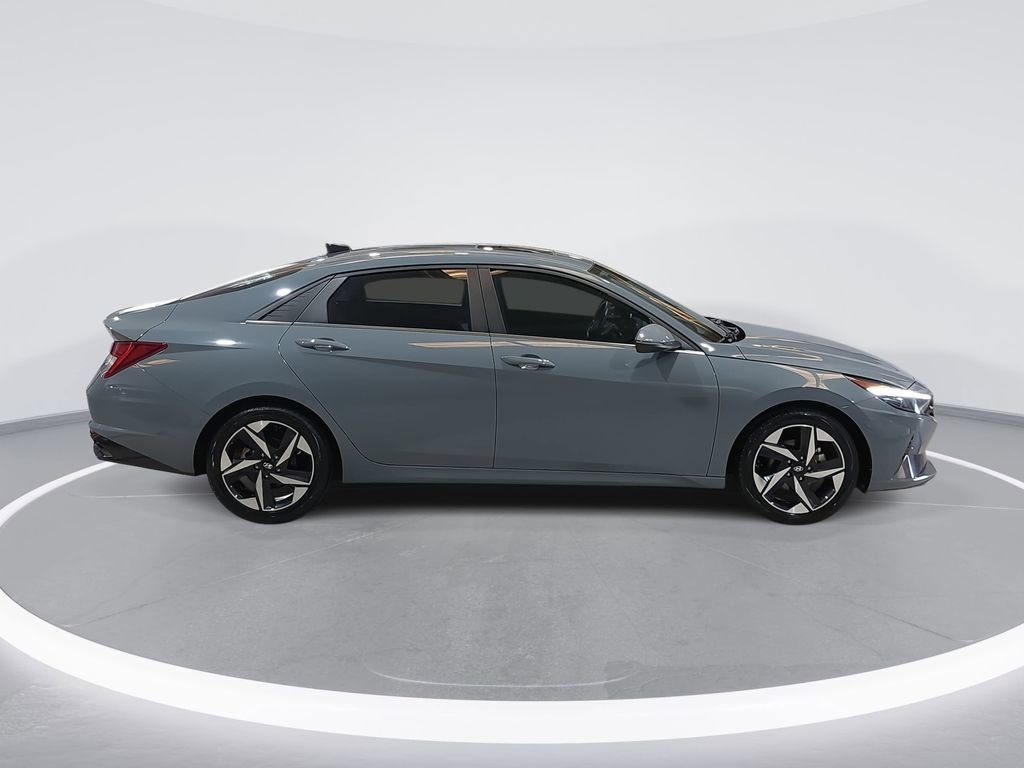 Used 2023 Hyundai Elantra Limited w/ Cargo Package image 4