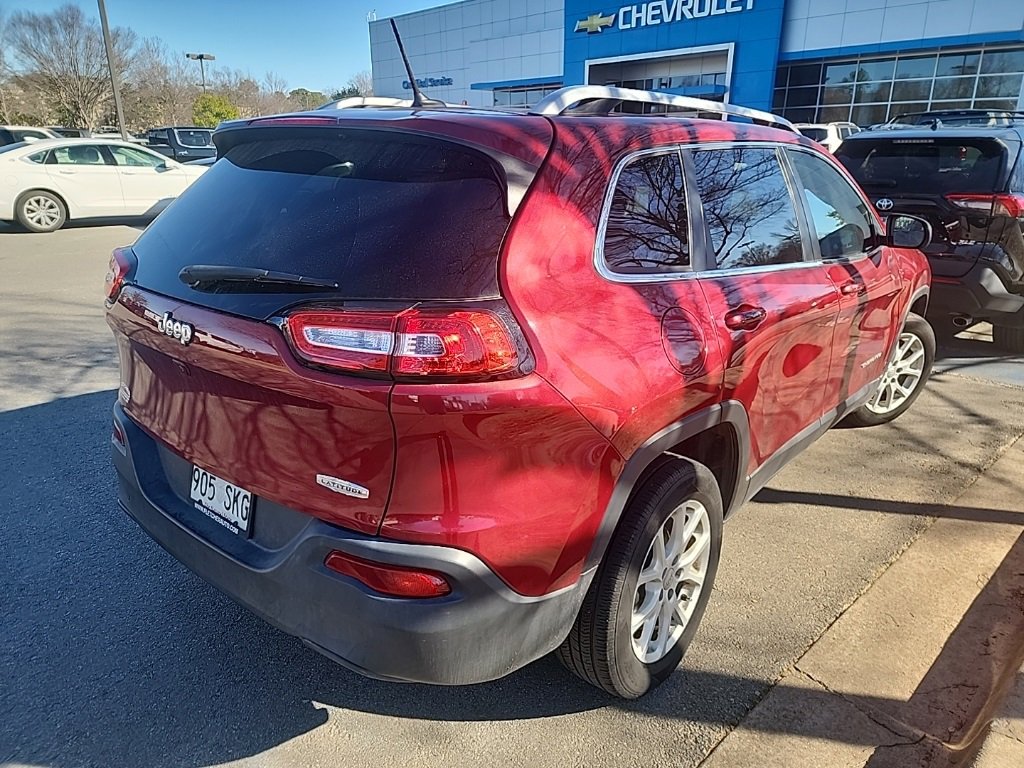 Used 2017 Jeep Cherokee Latitude image 4