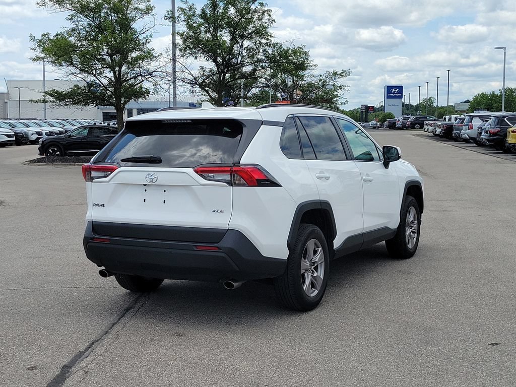 Used 2025 Toyota RAV4 XLE FWD image 3