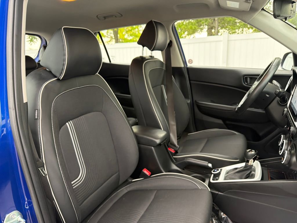 Used 2025 Hyundai Venue Limited FWD image 50