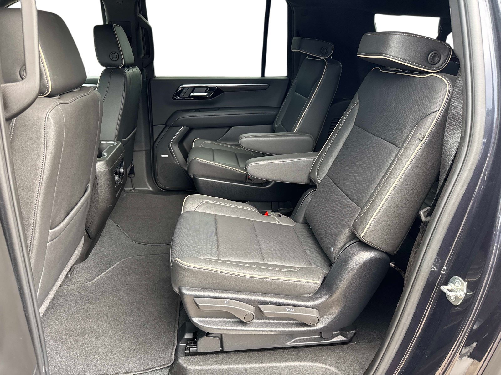 Used 2025 Chevrolet Suburban Premier RWD image 14