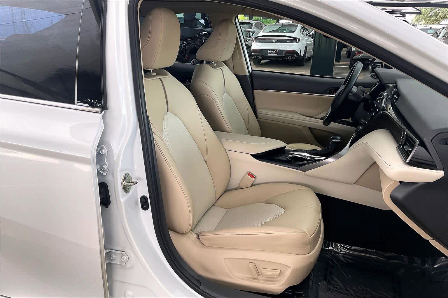 Used 2020 Toyota Camry XLE FWD image 9