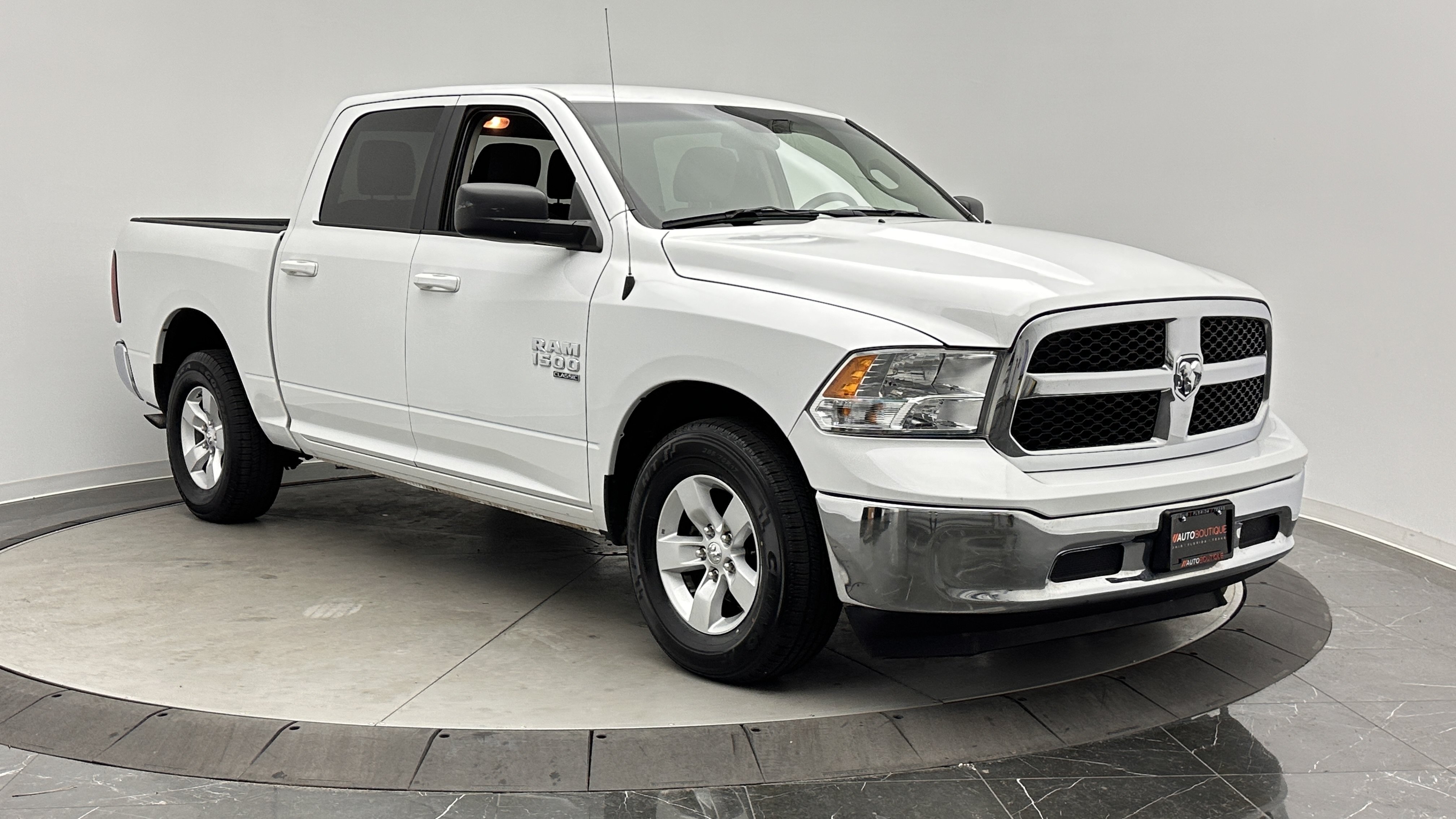Used 2021 RAM 1500 Classic SLT RWD image 3