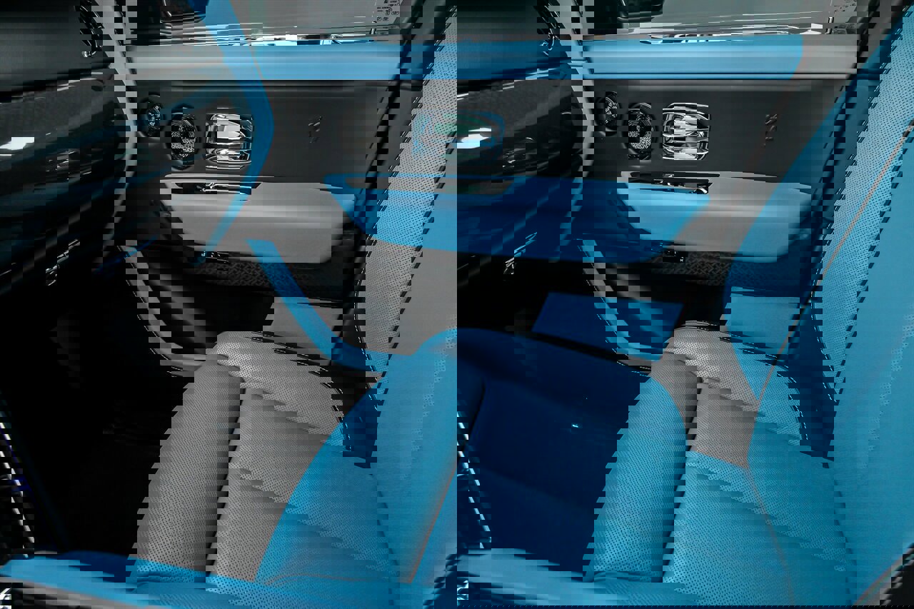 Used 2023 Rolls-Royce Cullinan Black Badge w/ Driver's Package image 43