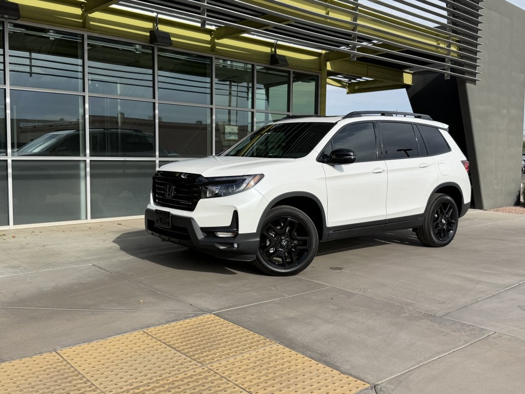 Used 2025 Honda Passport Black Edition image 1