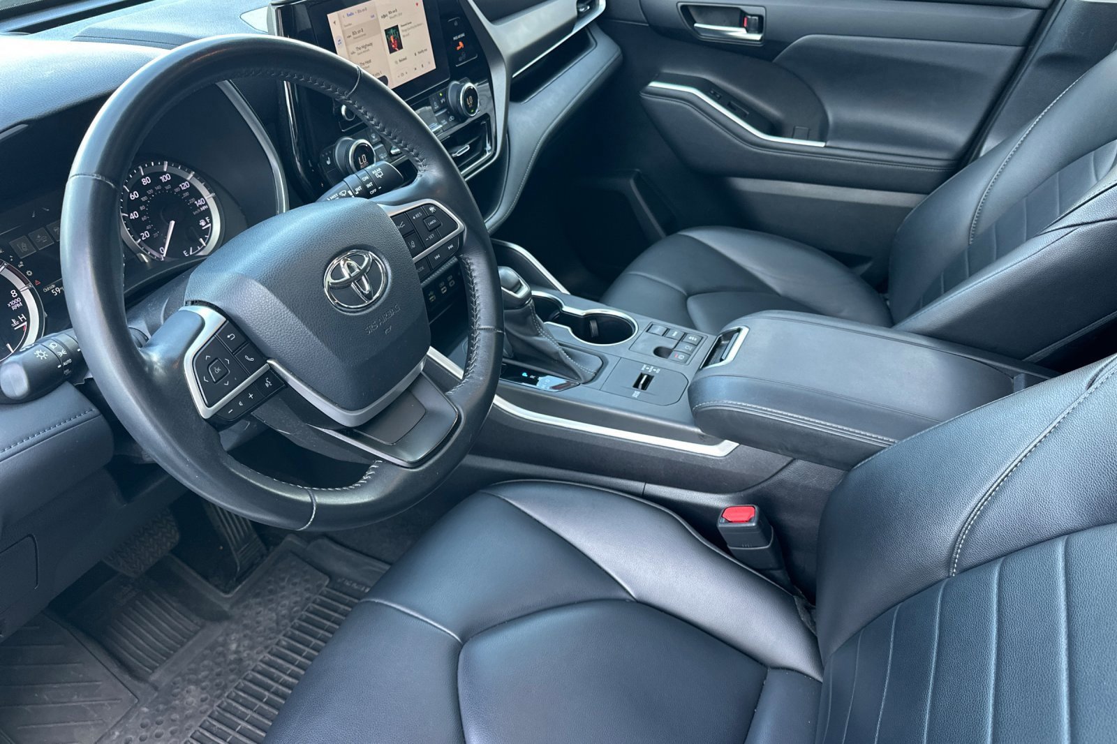 Used 2023 Toyota Highlander XLE FWD image 9