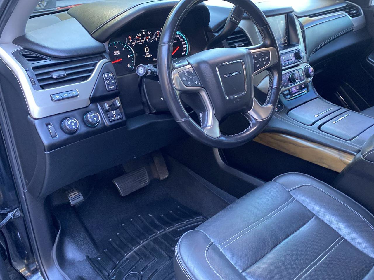 Used 2020 GMC Yukon Denali w/ Denali Premium Package AWD/4WD image 26