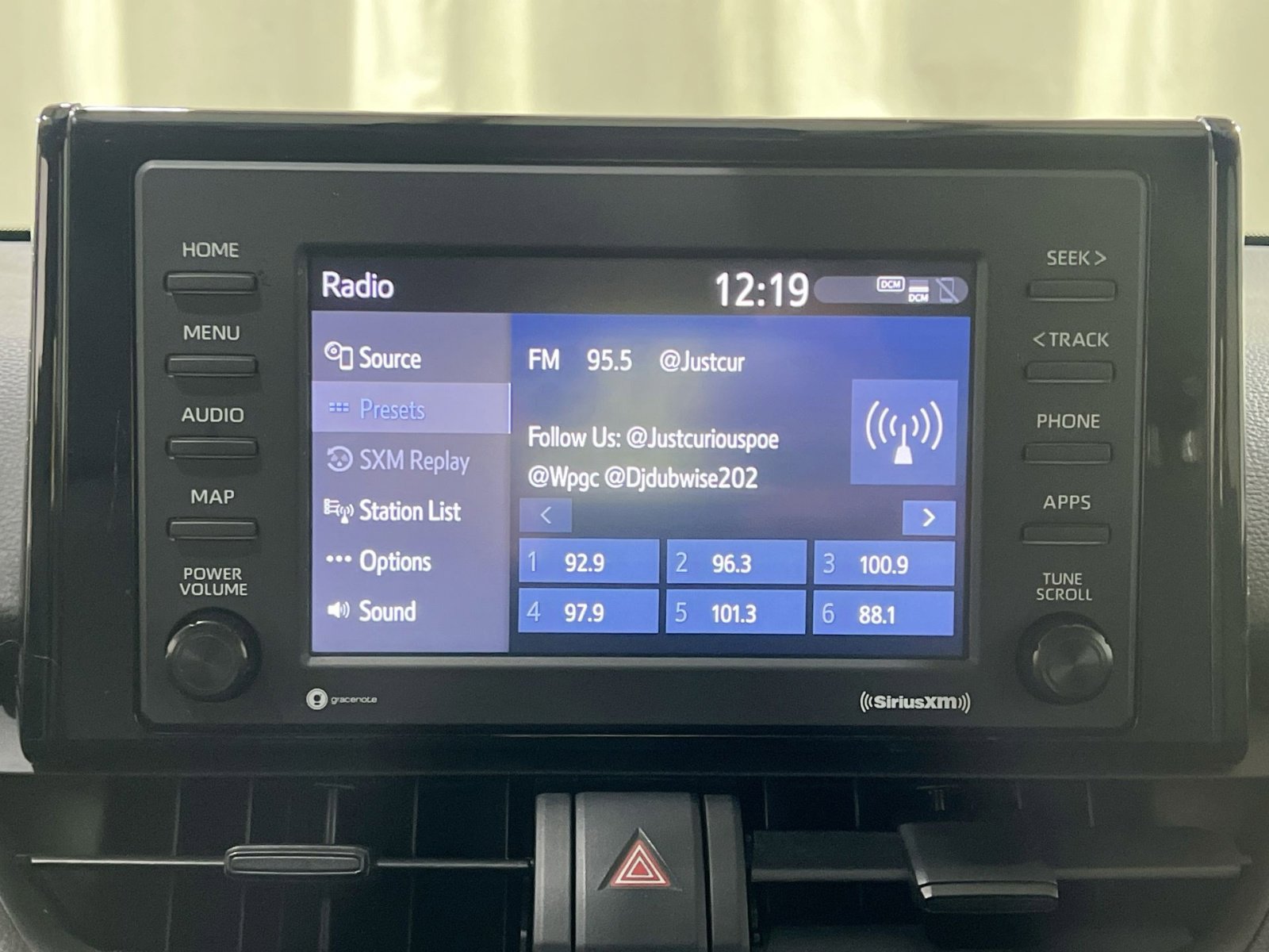 Used 2022 Toyota RAV4 LE image 17