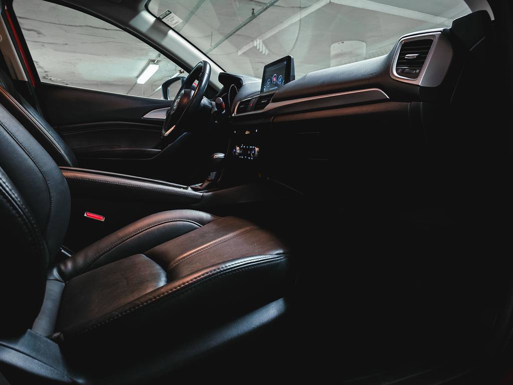 Used 2018 MAZDA MAZDA3 Touring FWD image 33