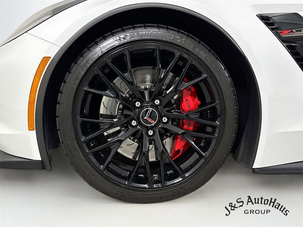 Used 2015 Chevrolet Corvette Z06 w/ 3LZ Preferred Equipment Group image 34