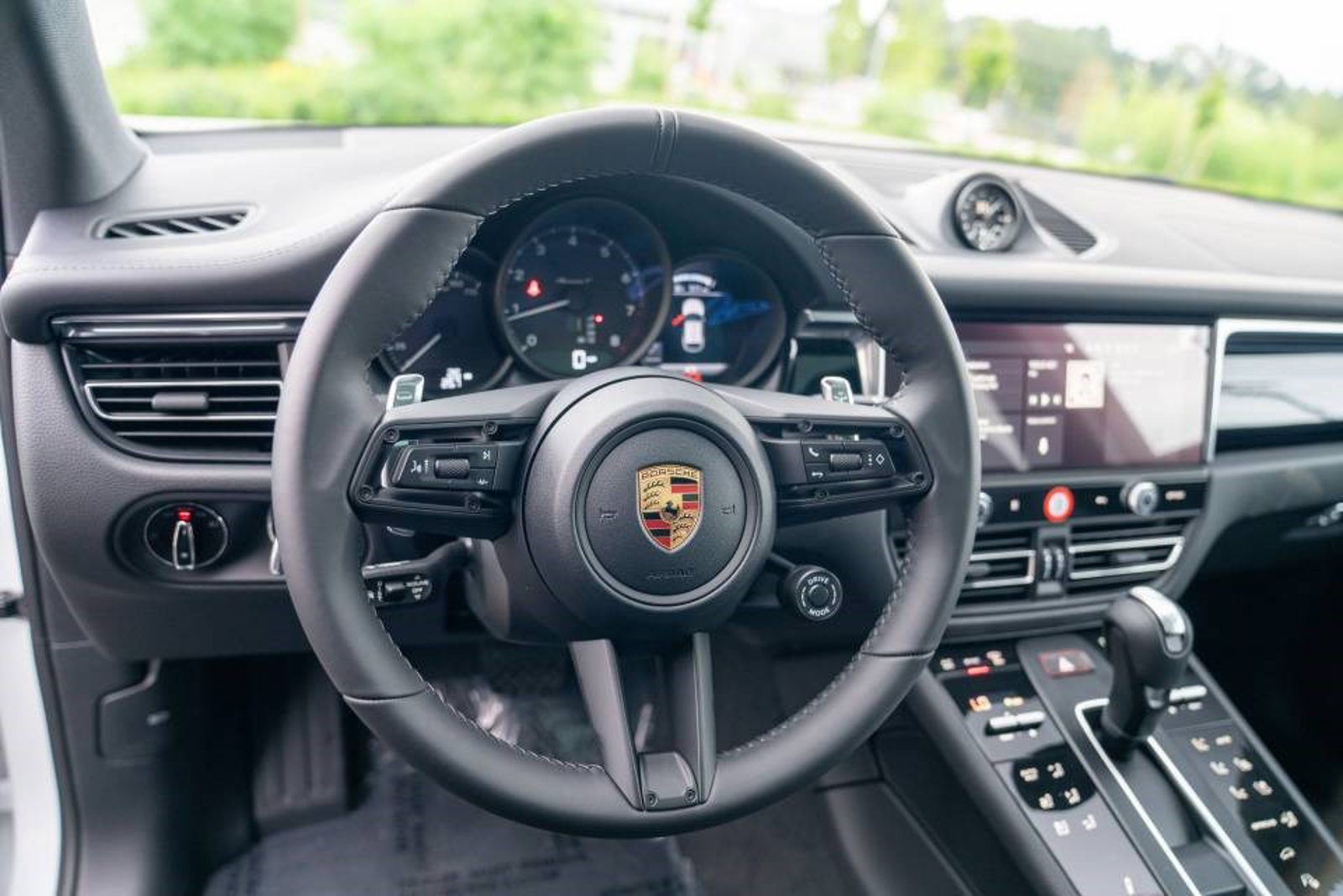 New 2026 Porsche Macan Turbo AWD/4WD image 15