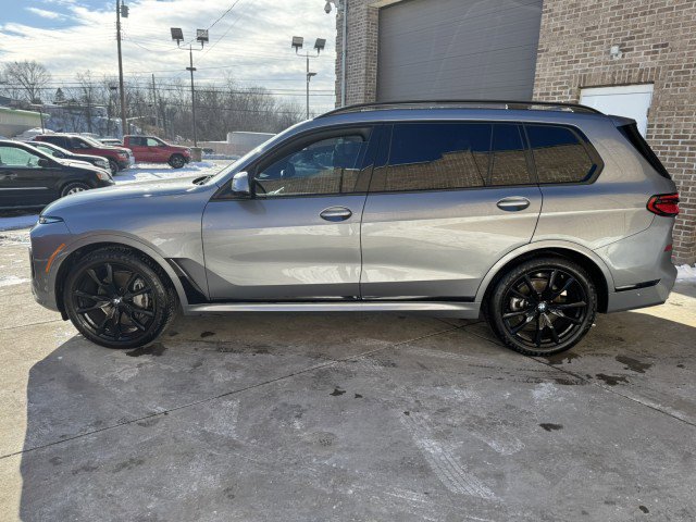 Used 2024 BMW X7 xDrive40i w/ M Sport Package image 7