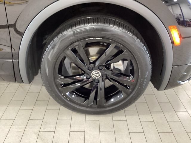 Certified 2023 Volkswagen Tiguan SE R-Line AWD/4WD image 26