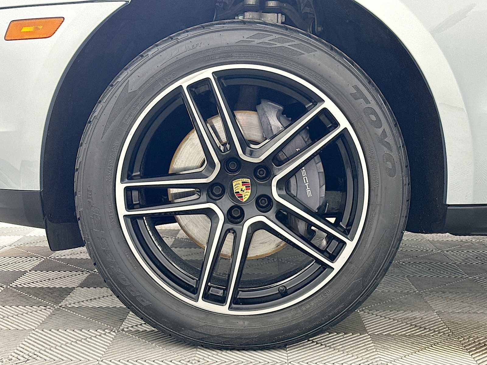 Used 2021 Porsche Macan AWD/4WD image 30