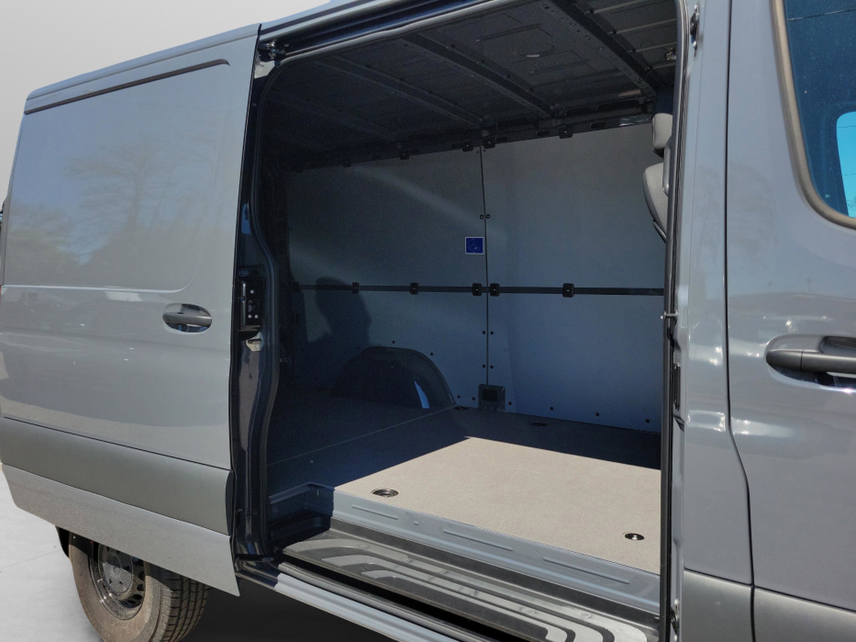 Used 2025 Mercedes-Benz Sprinter 2500 image 33