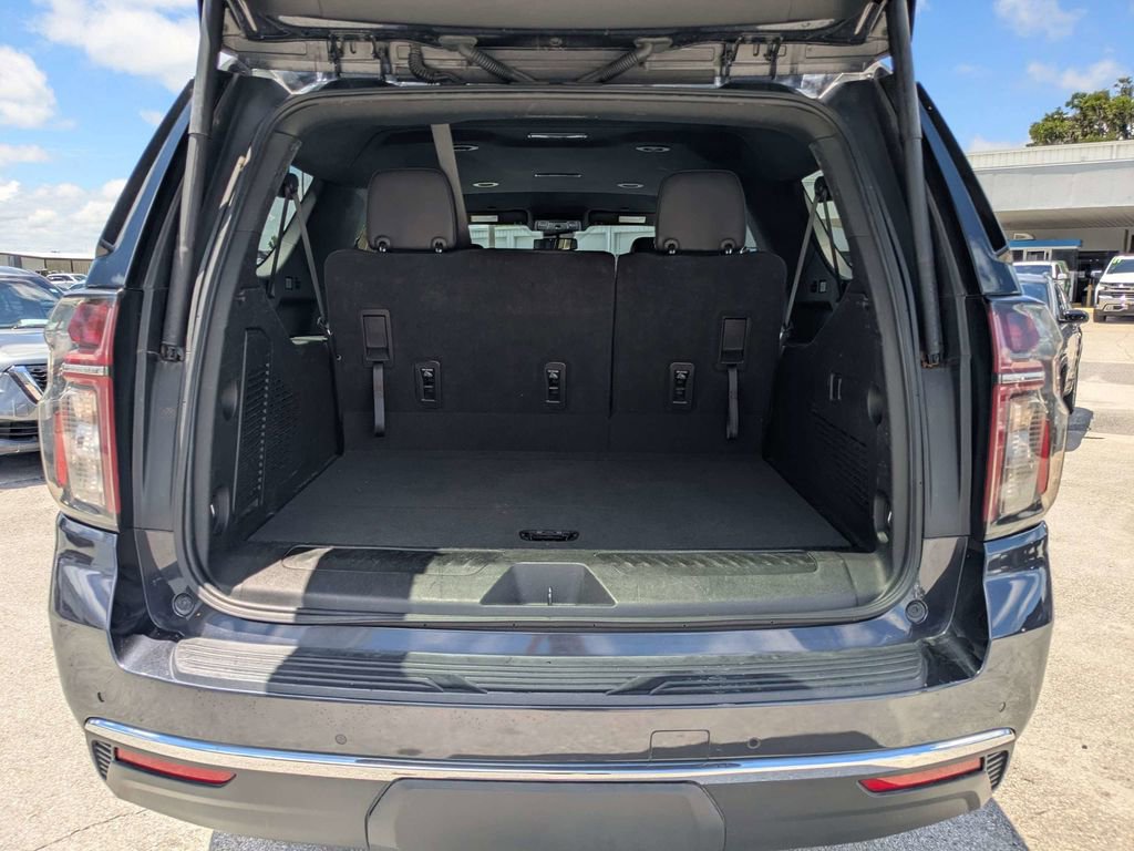 Used 2023 Chevrolet Suburban LT RWD image 12