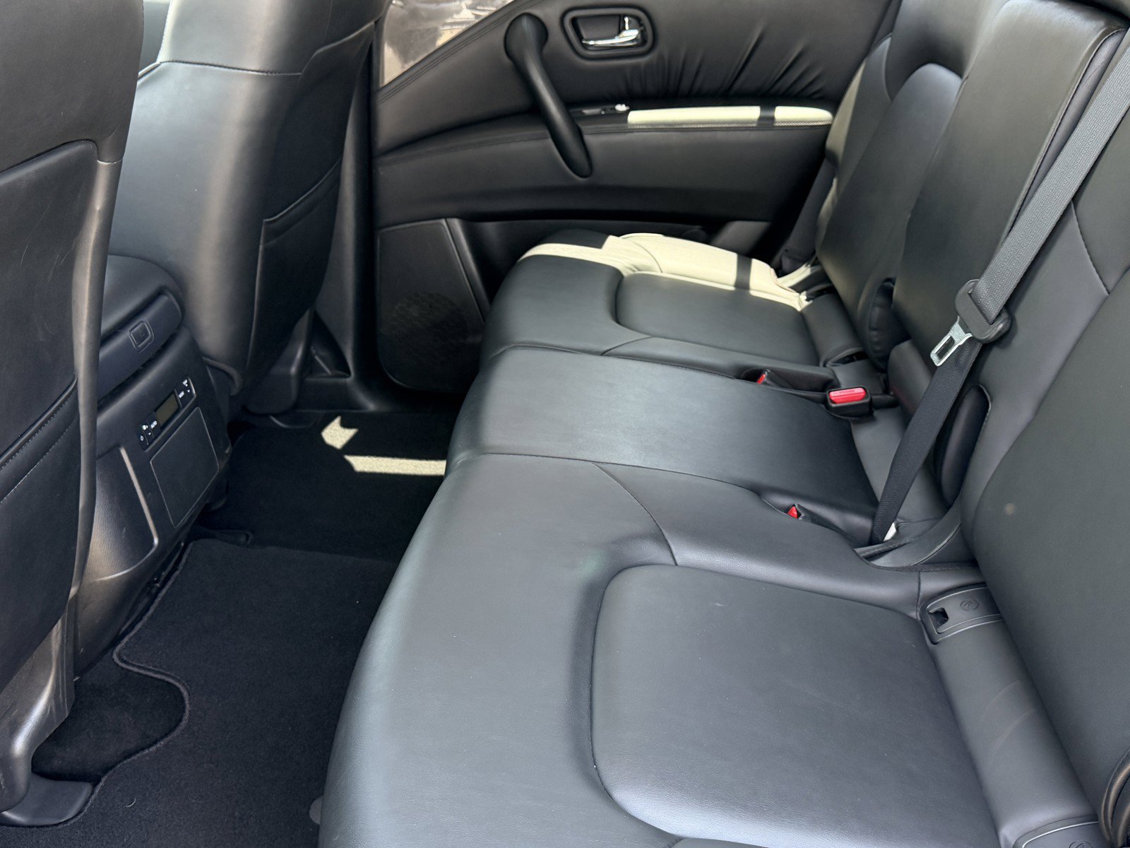 Used 2023 Nissan Armada SV AWD/4WD image 13
