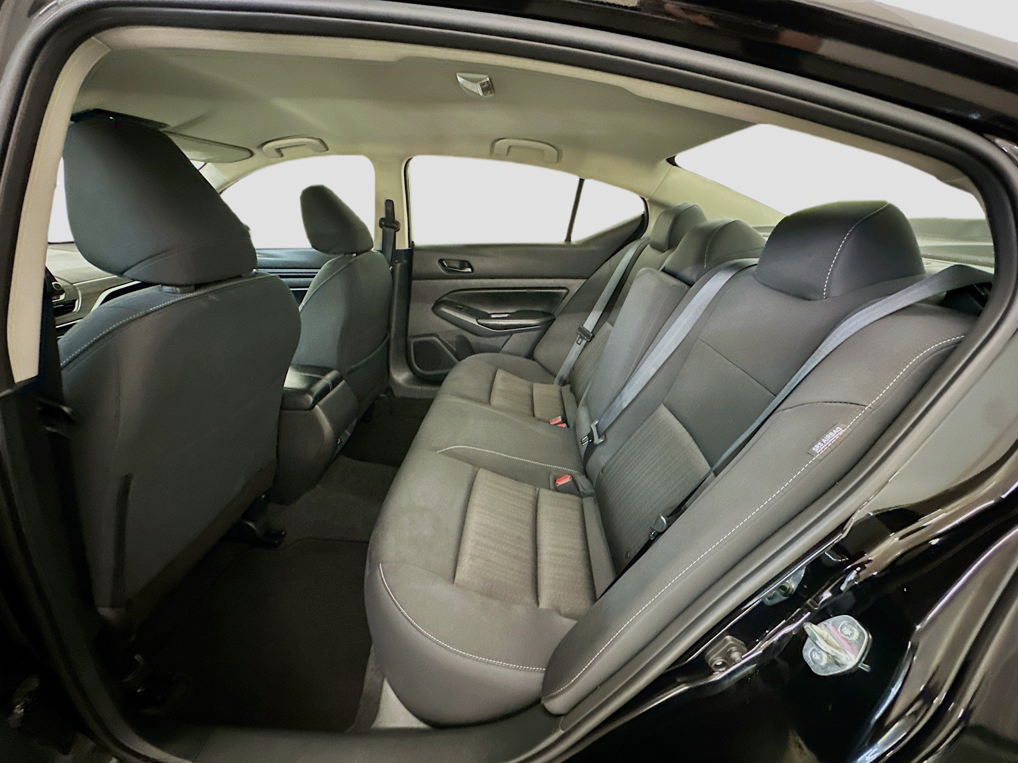 Used 2025 Nissan Altima 2.5 SV FWD image 28