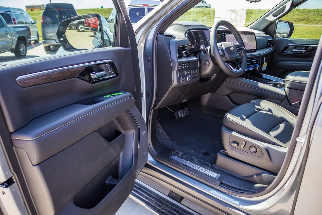 New 2026 Chevrolet Suburban Premier image 24