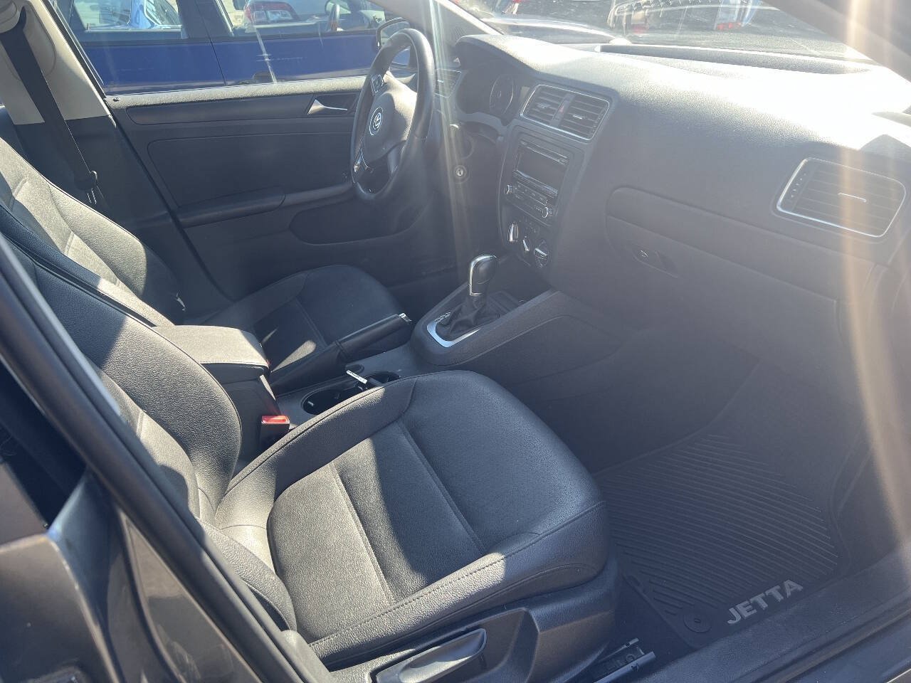 Used 2012 Volkswagen Jetta SE FWD image 11