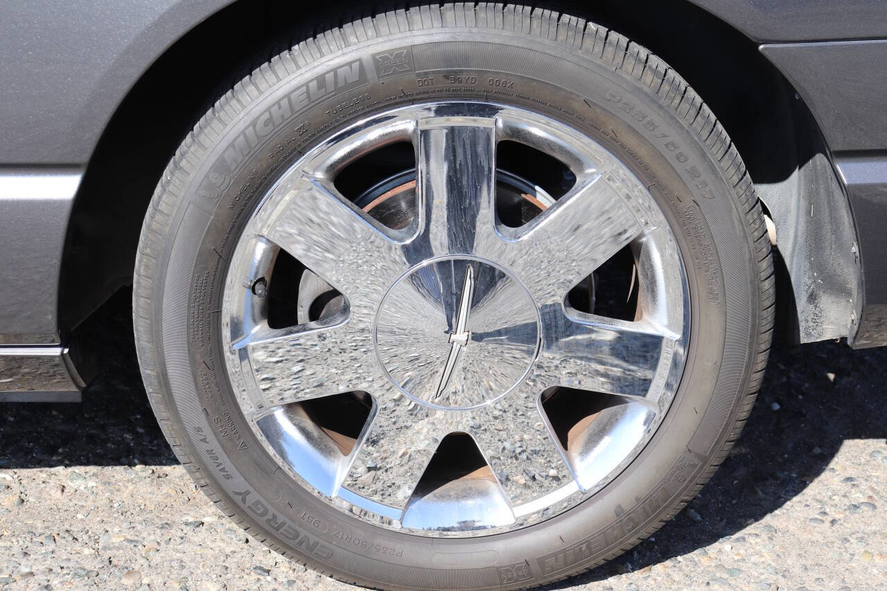 Used 2003 Ford Thunderbird image 42