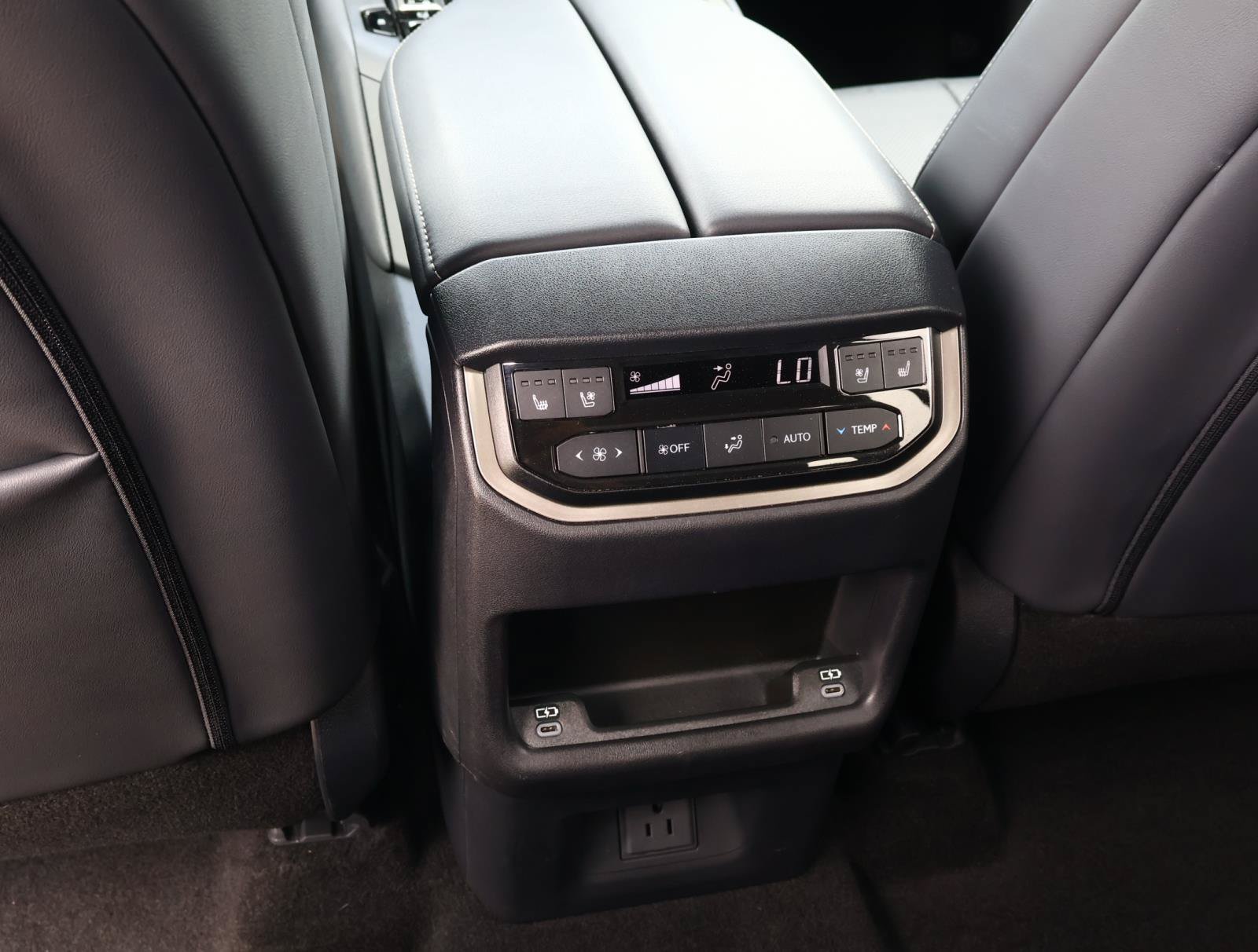 Used 2024 Lexus TX 500h AWD w/ Technology Package image 13