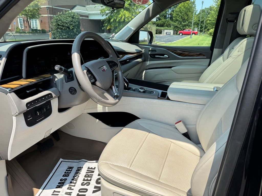 Certified 2023 Cadillac Escalade Premium Luxury Platinum w/ Heavy-Duty Trailer Package AWD/4WD image 13