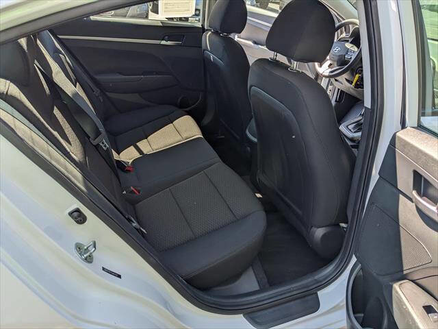 Used 2020 Hyundai Elantra SE w/ Cargo Package (C1) FWD image 16