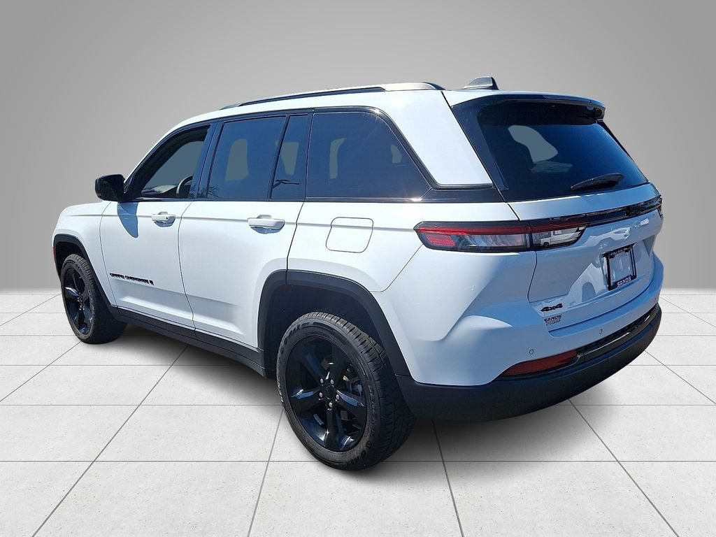 Used 2023 Jeep Grand Cherokee Altitude AWD/4WD image 7