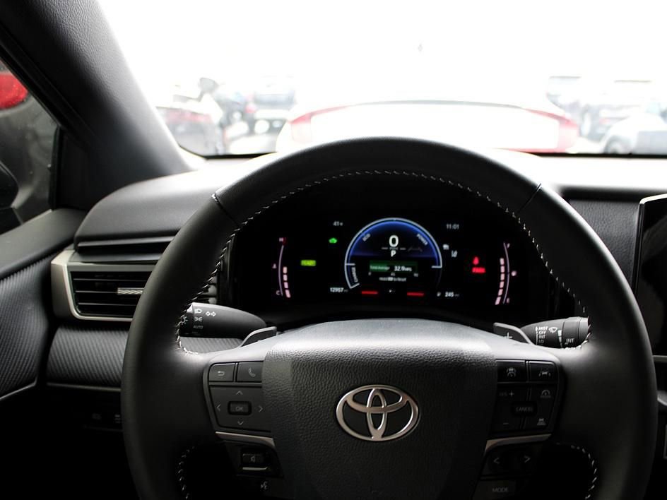 Used 2025 Toyota Camry SE image 12