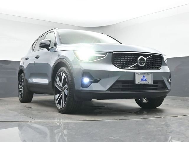 Used 2023 Volvo XC40 B5 Plus w/ Protection Package Premier AWD/4WD image 36
