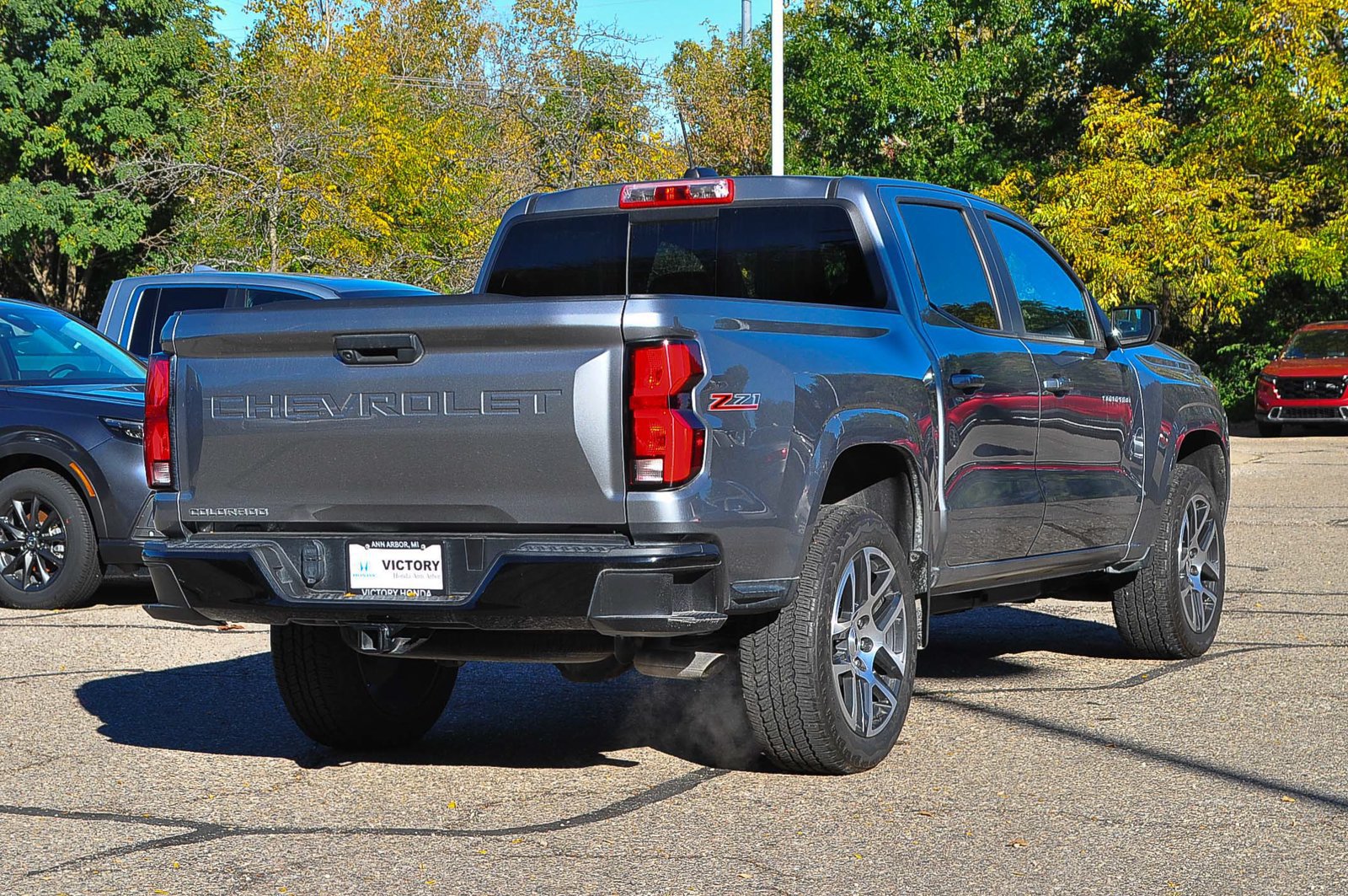 Used 2023 Chevrolet Colorado Z71 w/ Advanced Trailering Package AWD/4WD image 3