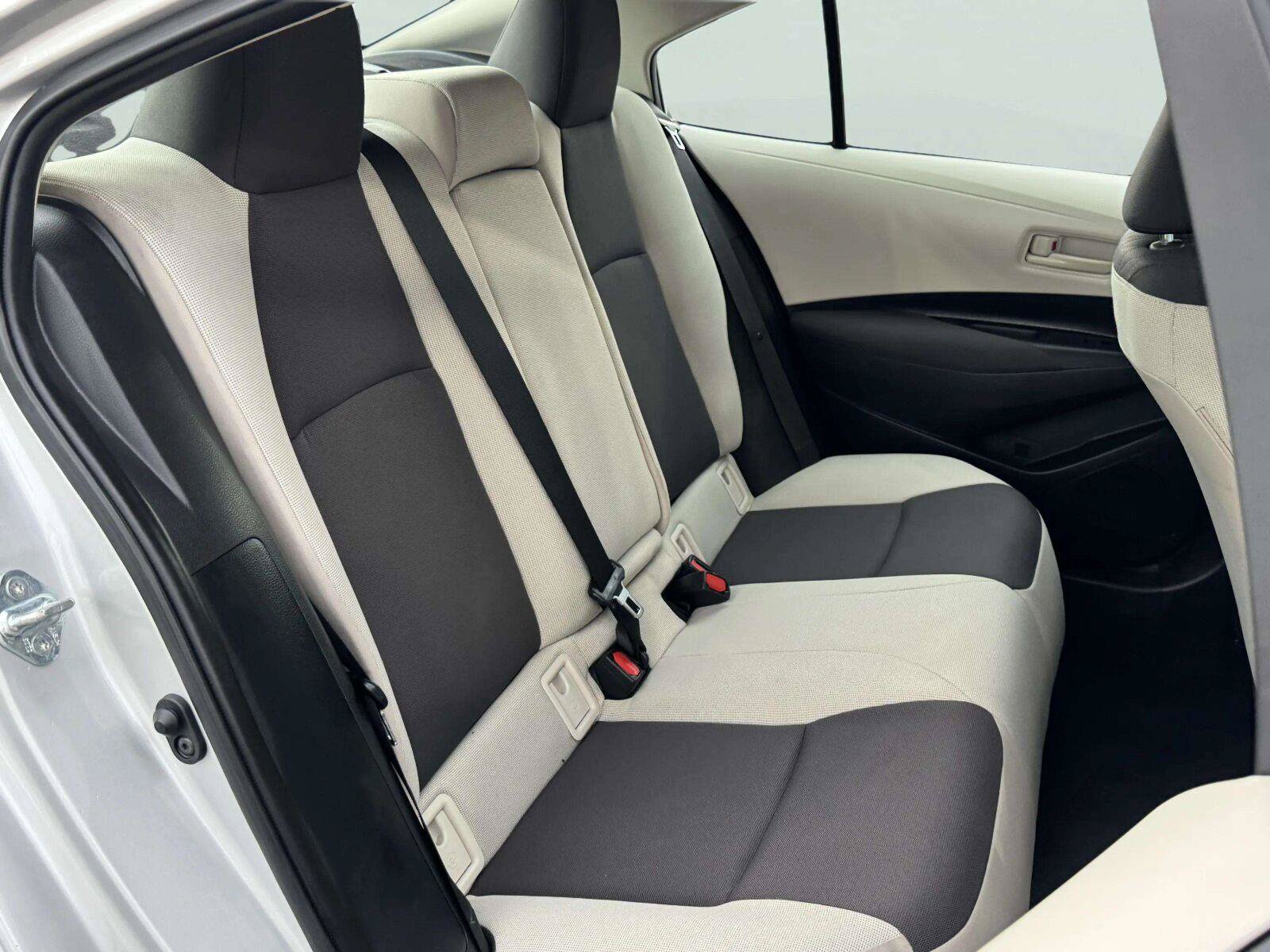 Used 2025 Toyota Corolla LE FWD image 41