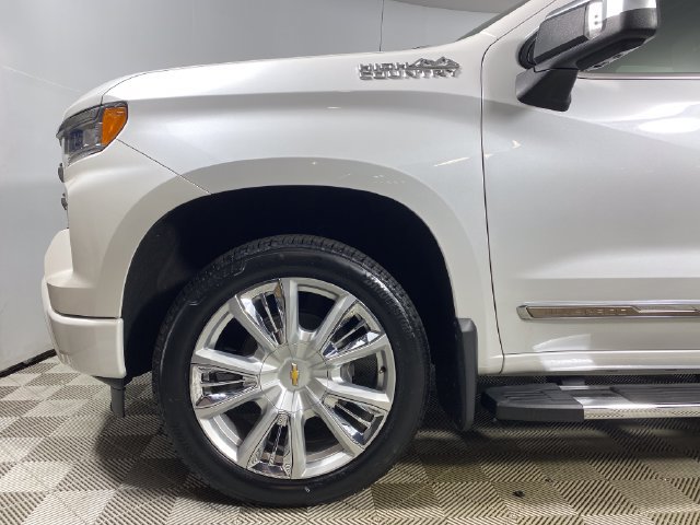 Certified 2022 Chevrolet Silverado 1500 High Country w/ High Country Premium Package AWD/4WD image 29