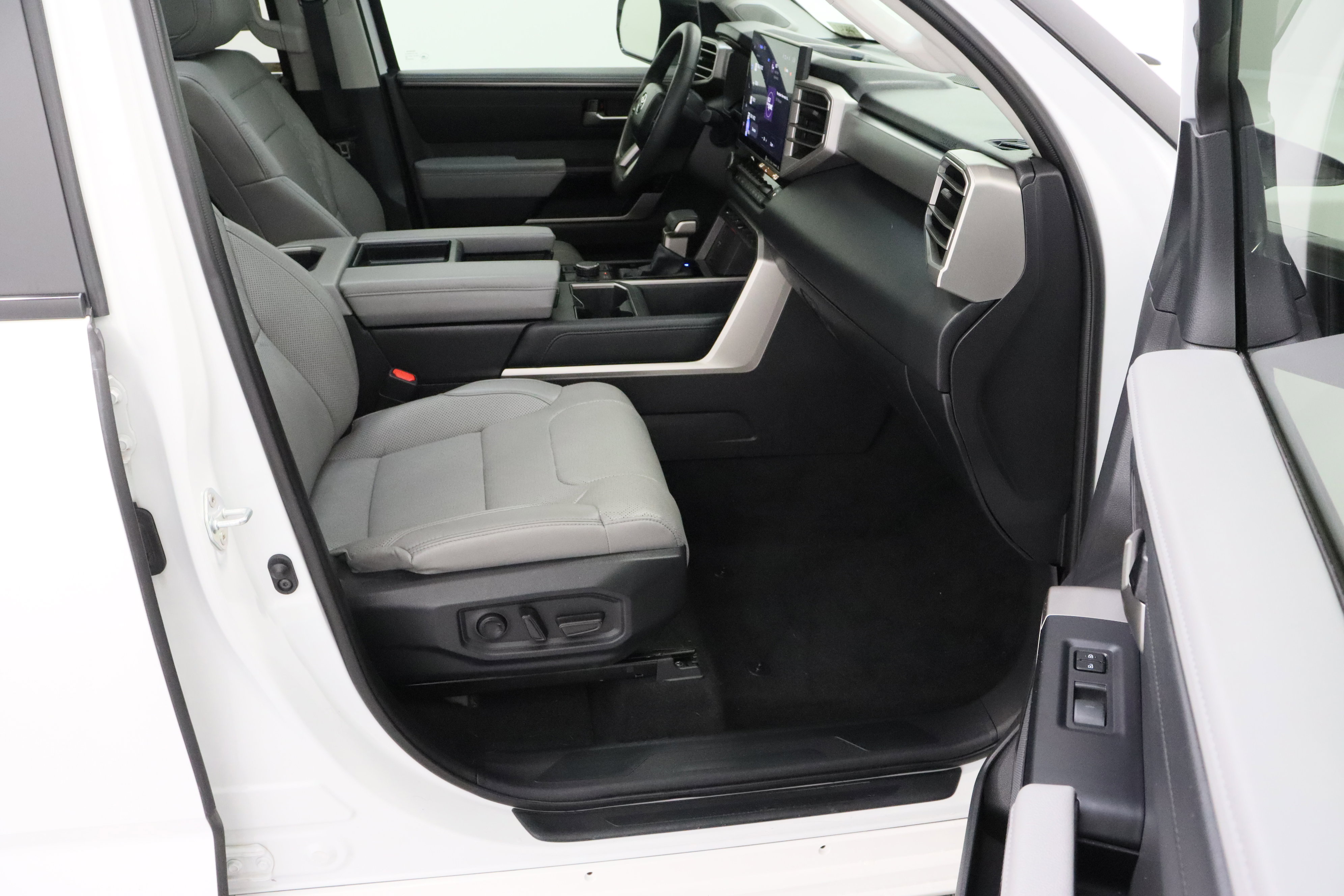 Used 2024 Toyota Tundra Limited image 41