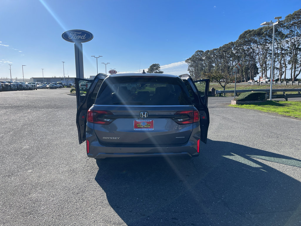 New 2026 Honda Odyssey Touring image 14