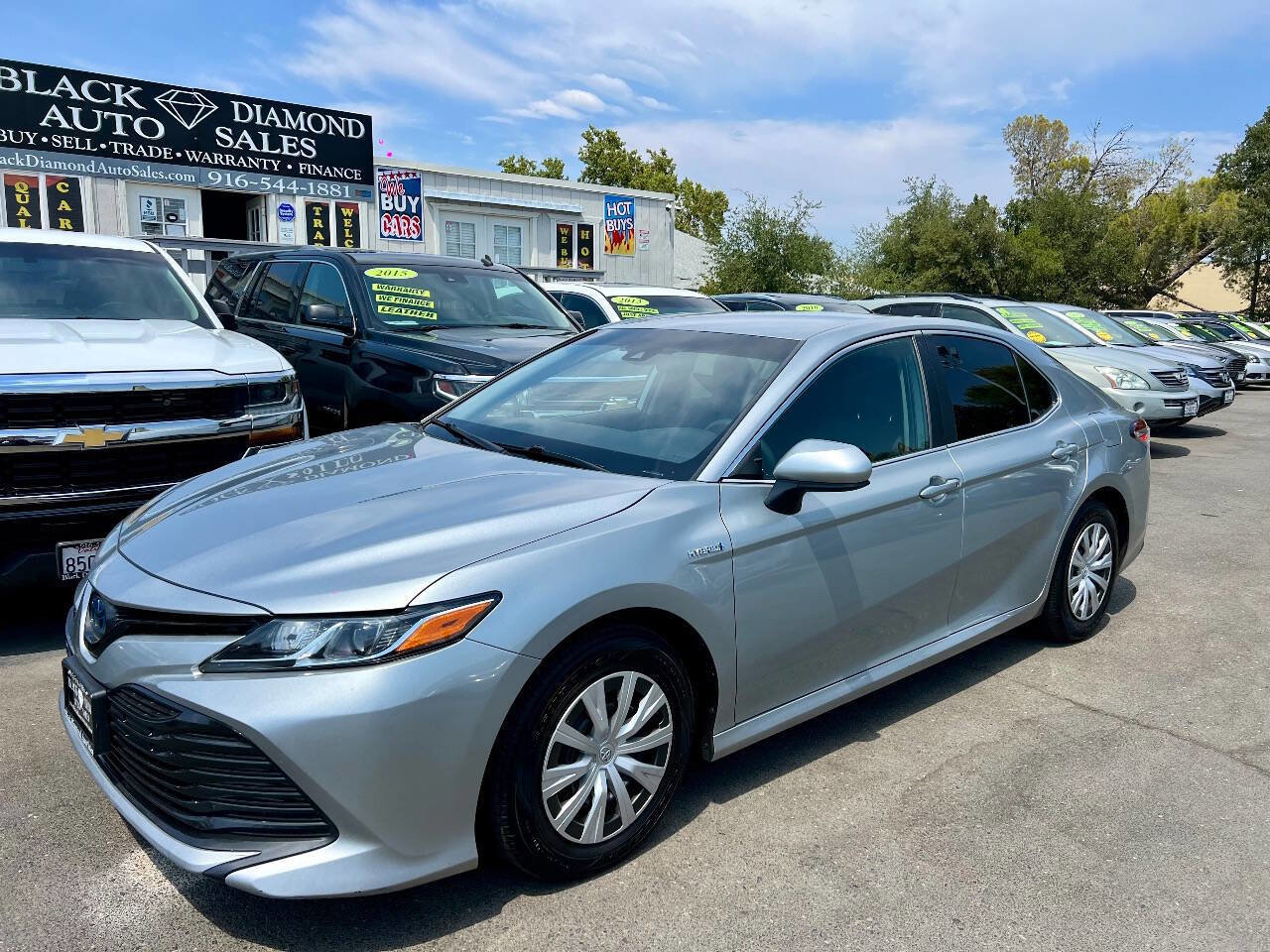 Used 2020 Toyota Camry LE image 1