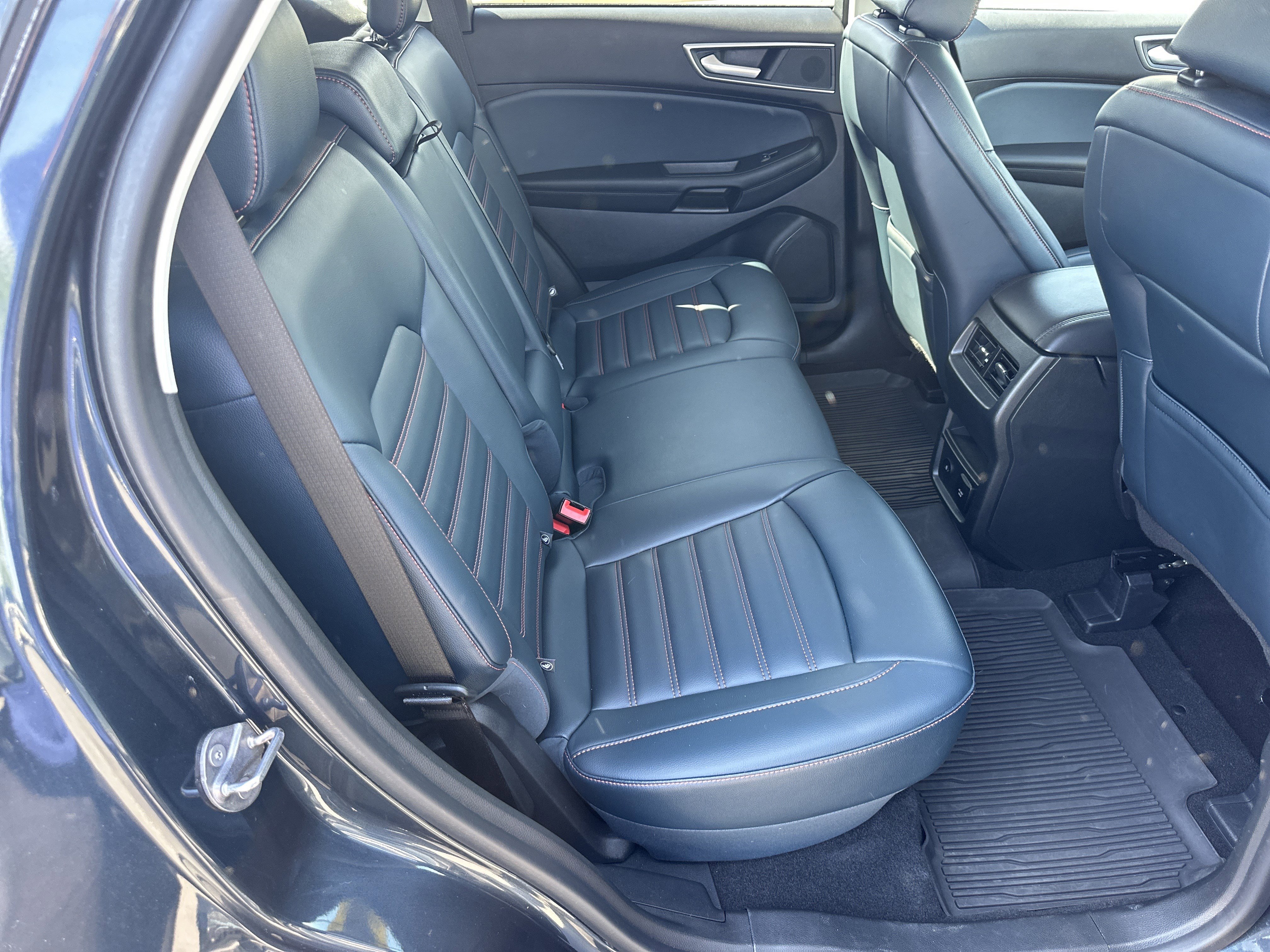 Used 2024 Ford Edge SEL w/ Sport Appearance Package image 16